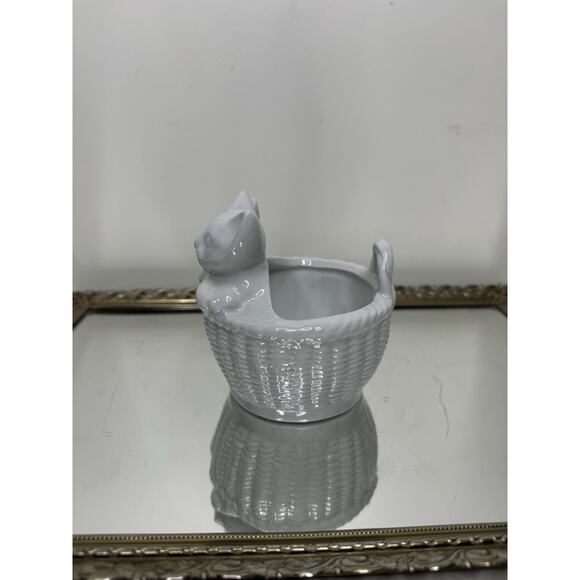 Adorable Vintage Ceramic Planter - Two Kittens in a Basket - White Cats / Kitten - Picture 10 of 10